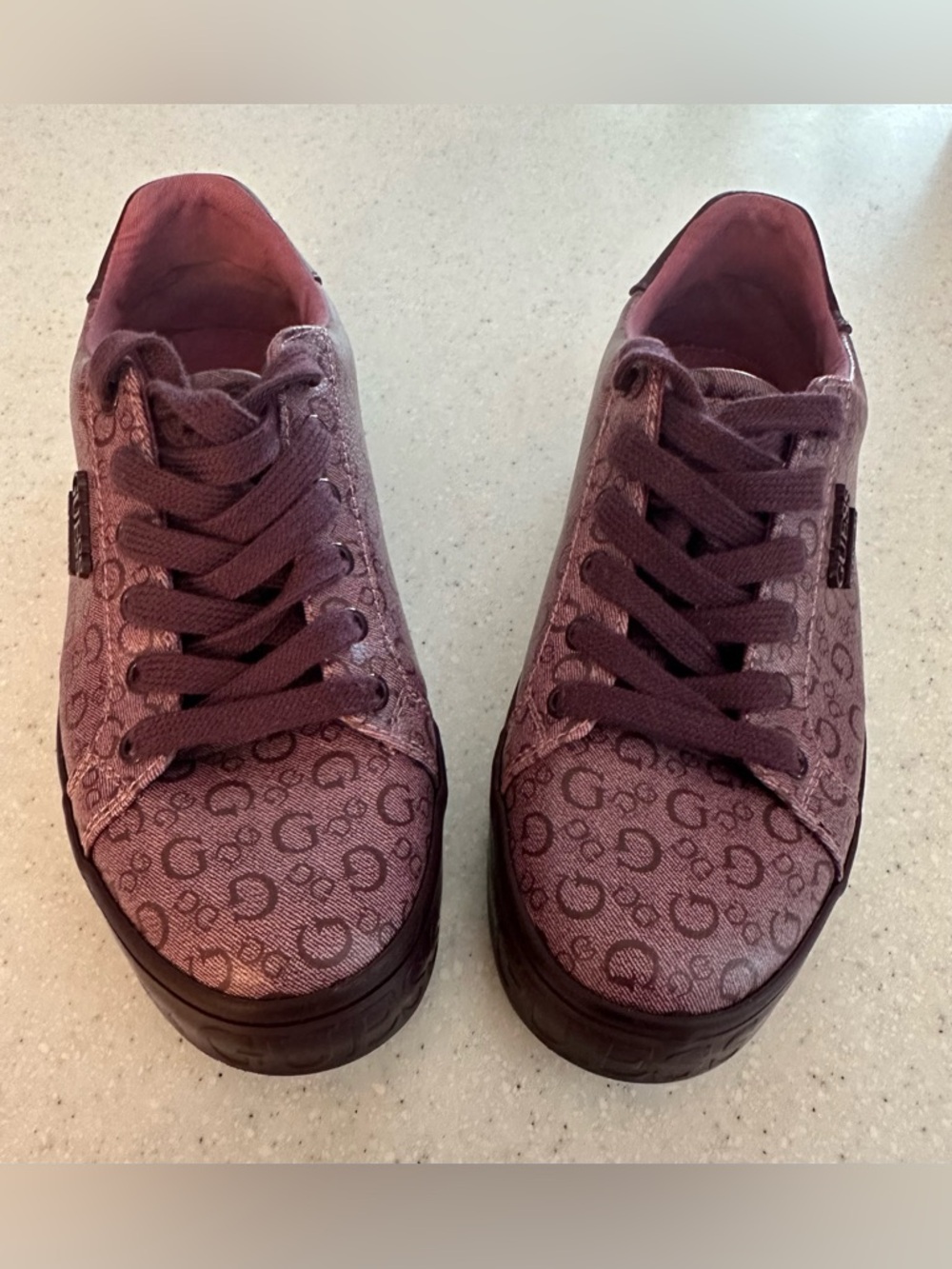 Guess Monogram Leather like  Sneakers in Plum